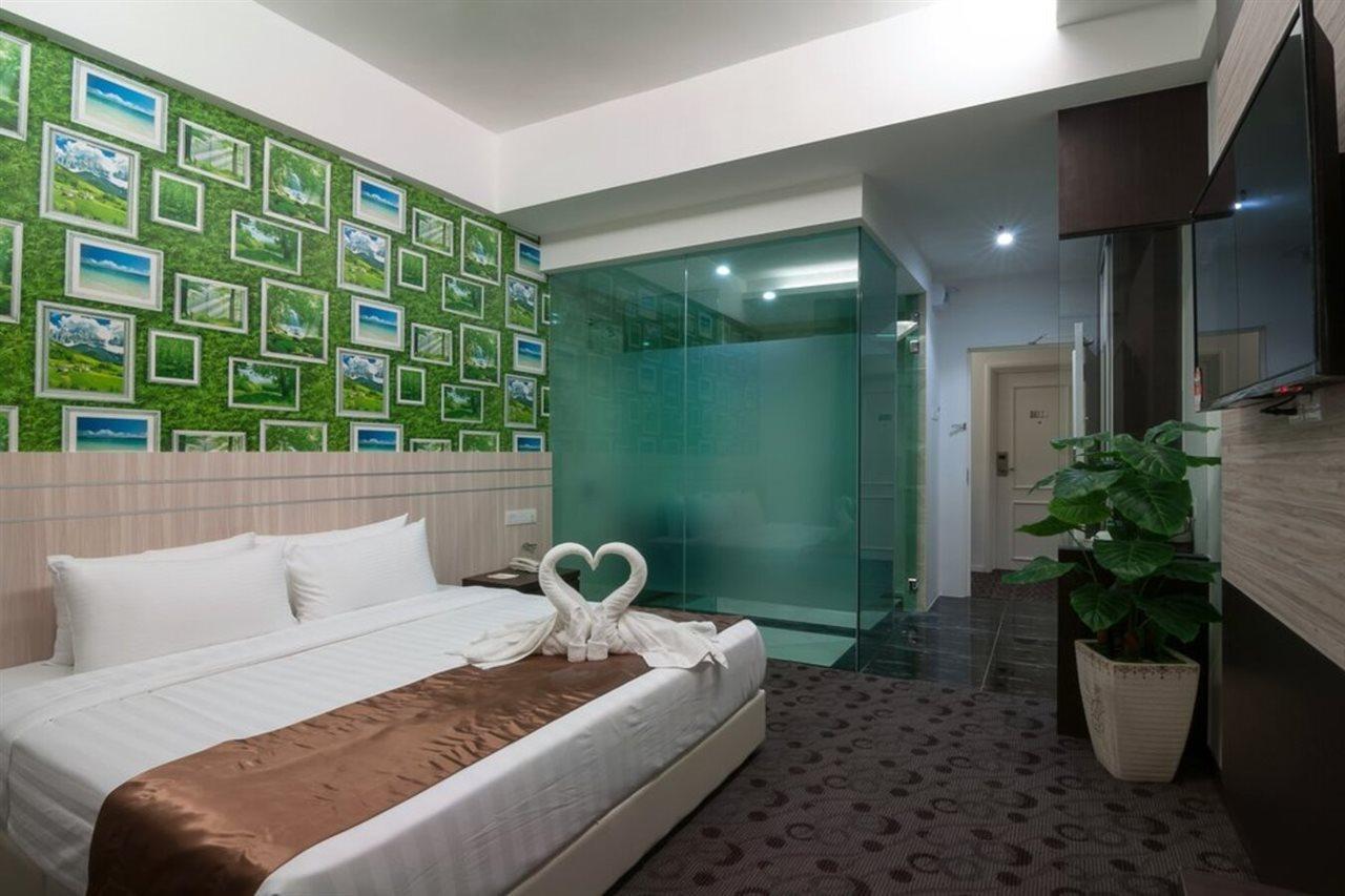 E-Red Hotel Melaka Экстерьер фото