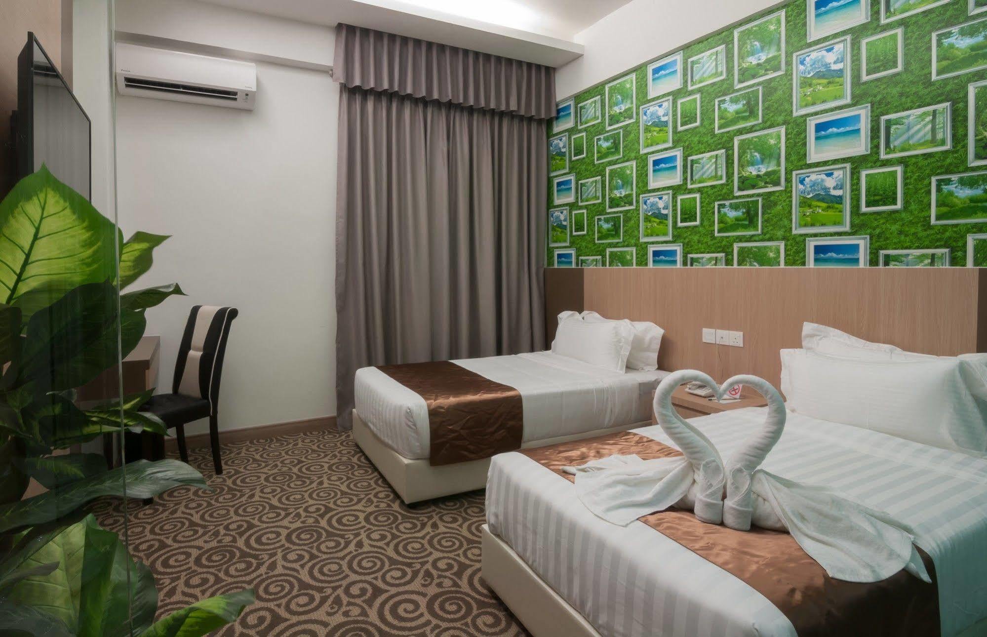E-Red Hotel Melaka Экстерьер фото