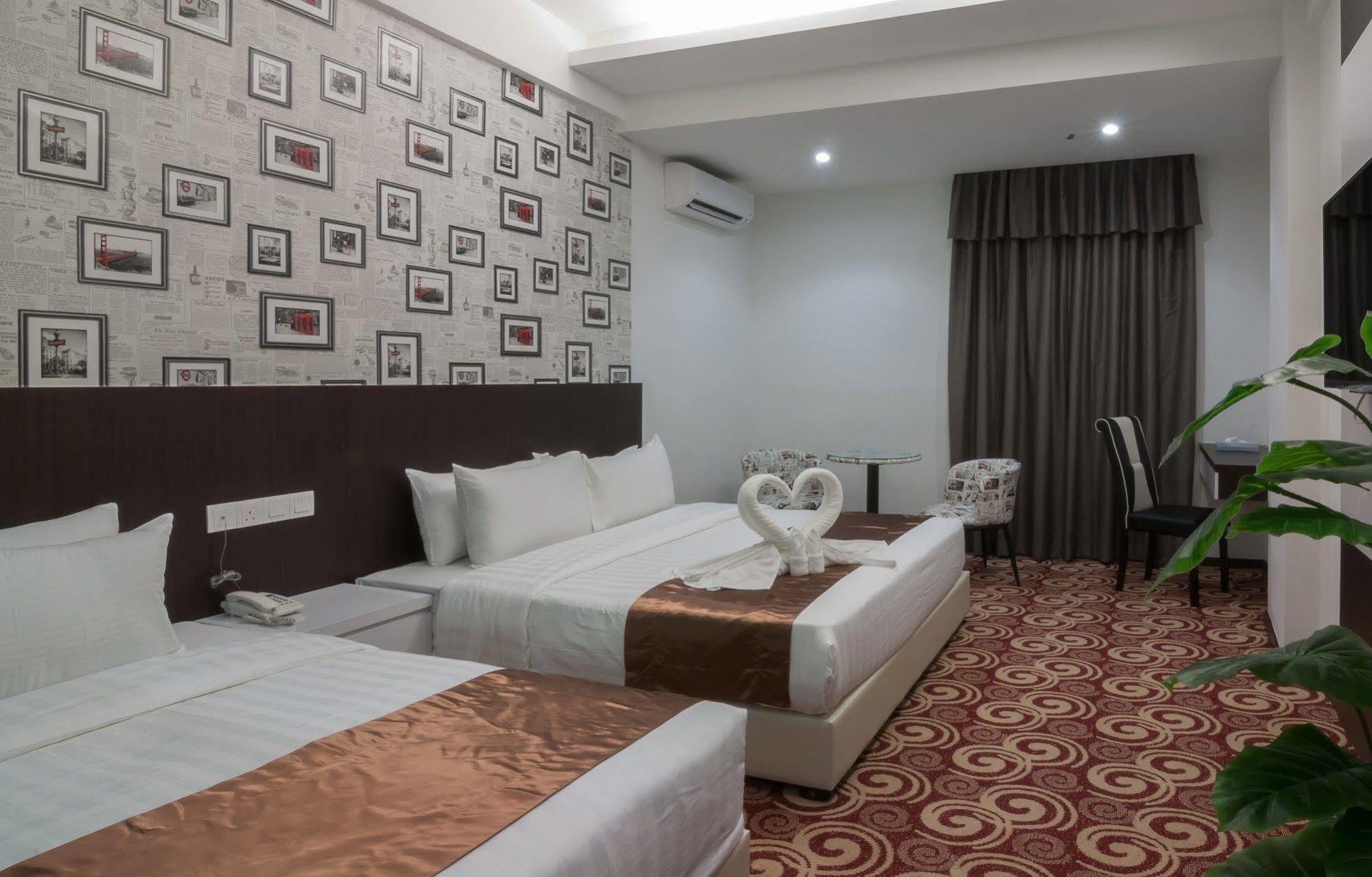 E-Red Hotel Melaka Экстерьер фото