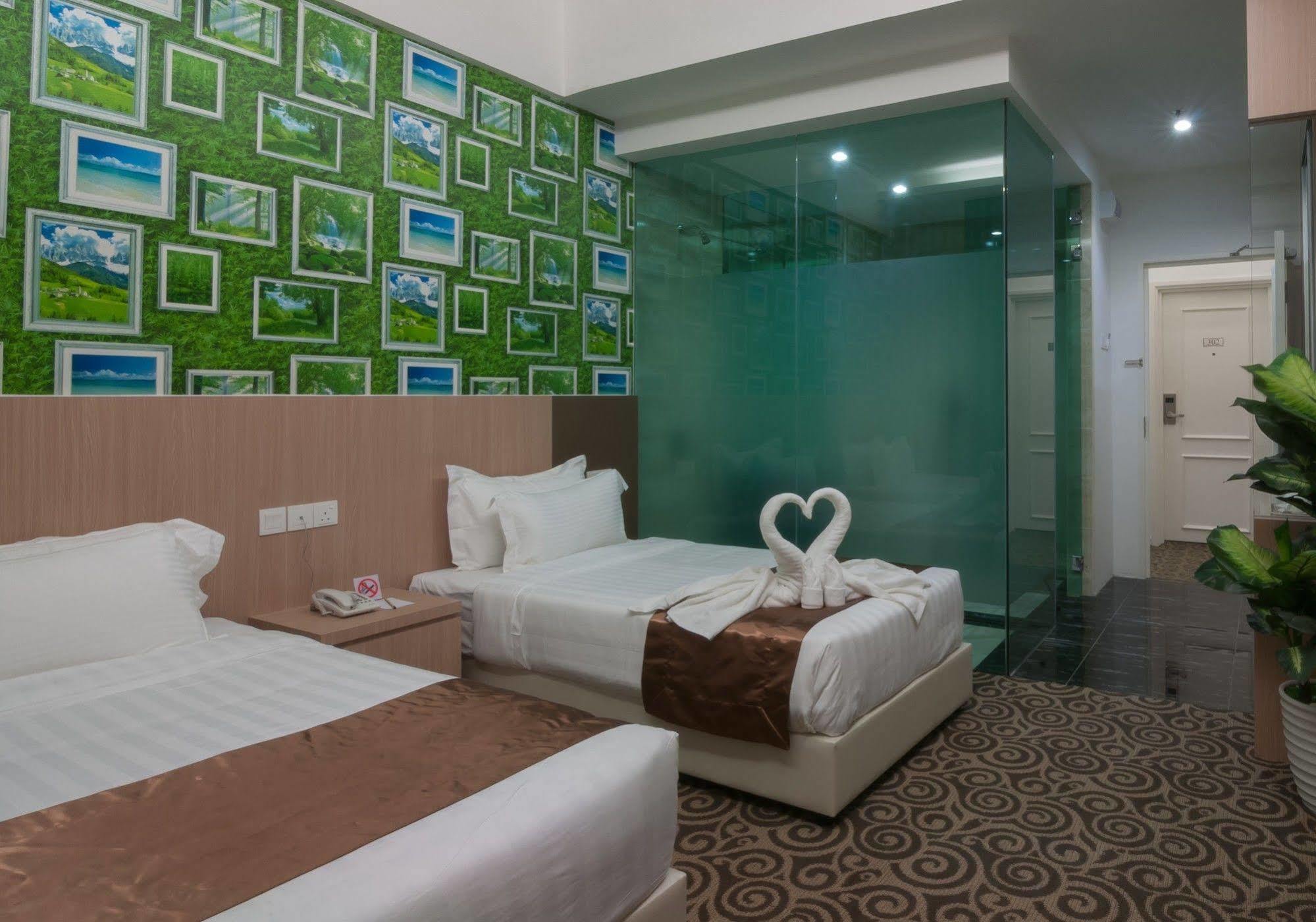 E-Red Hotel Melaka Экстерьер фото