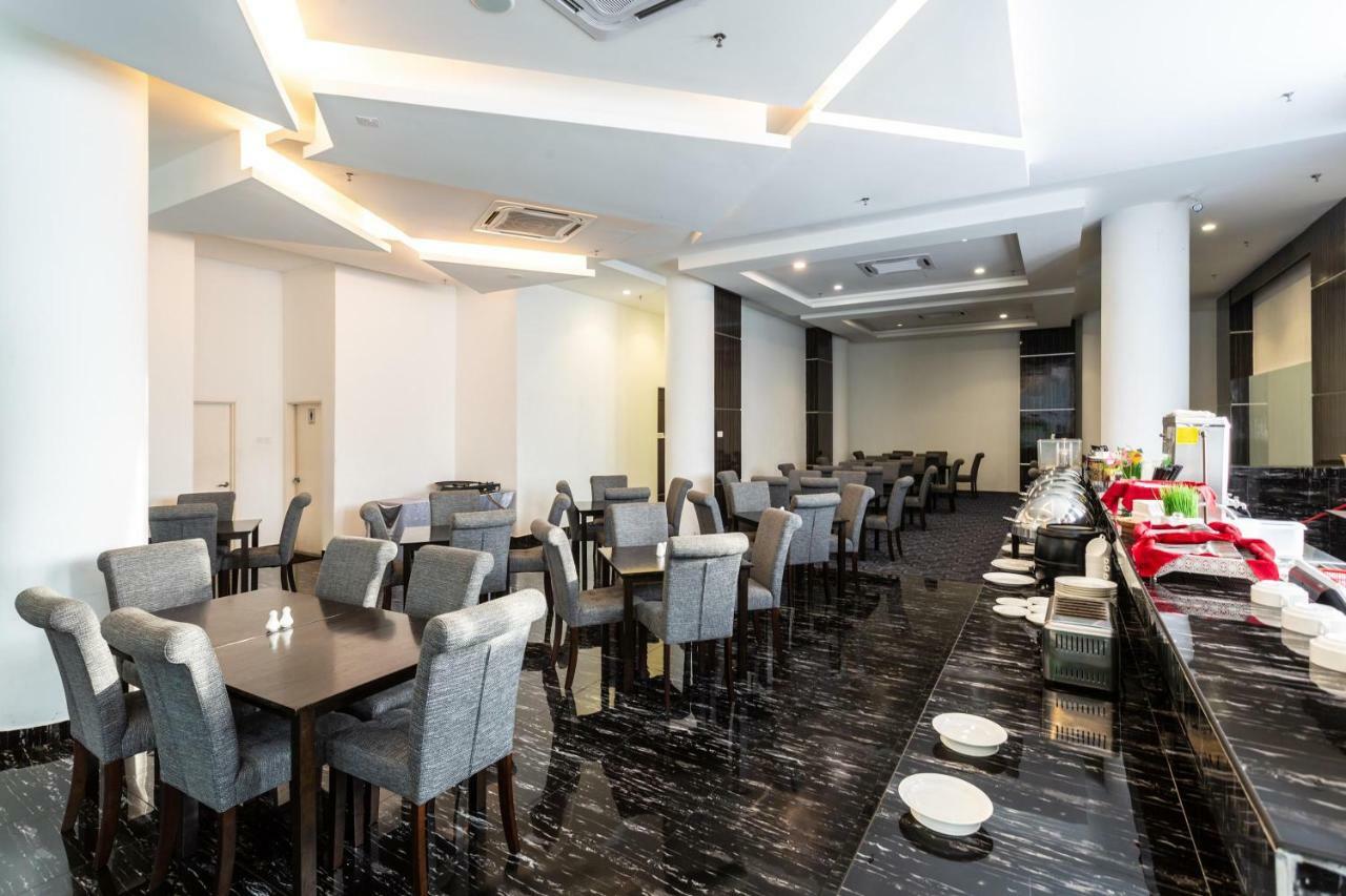 E-Red Hotel Melaka Экстерьер фото