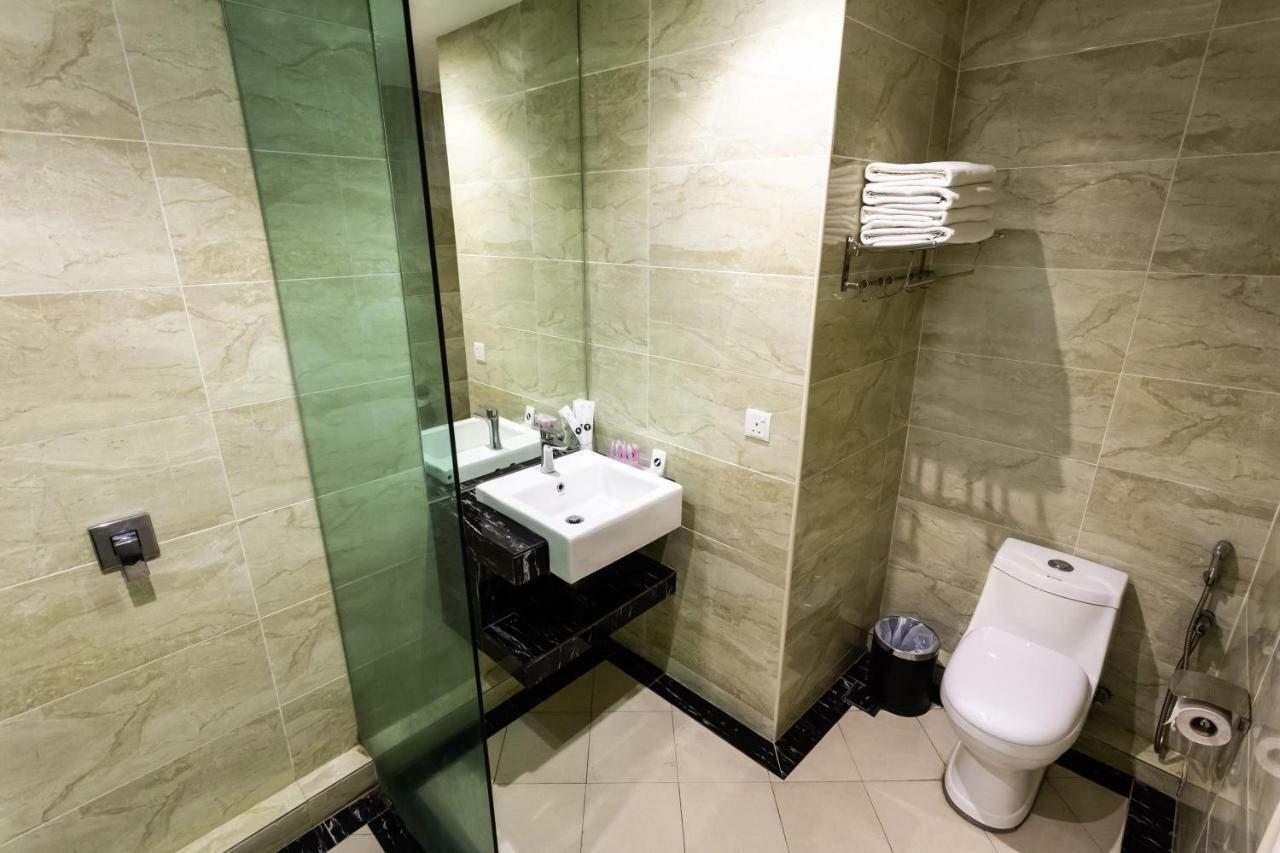 E-Red Hotel Melaka Экстерьер фото