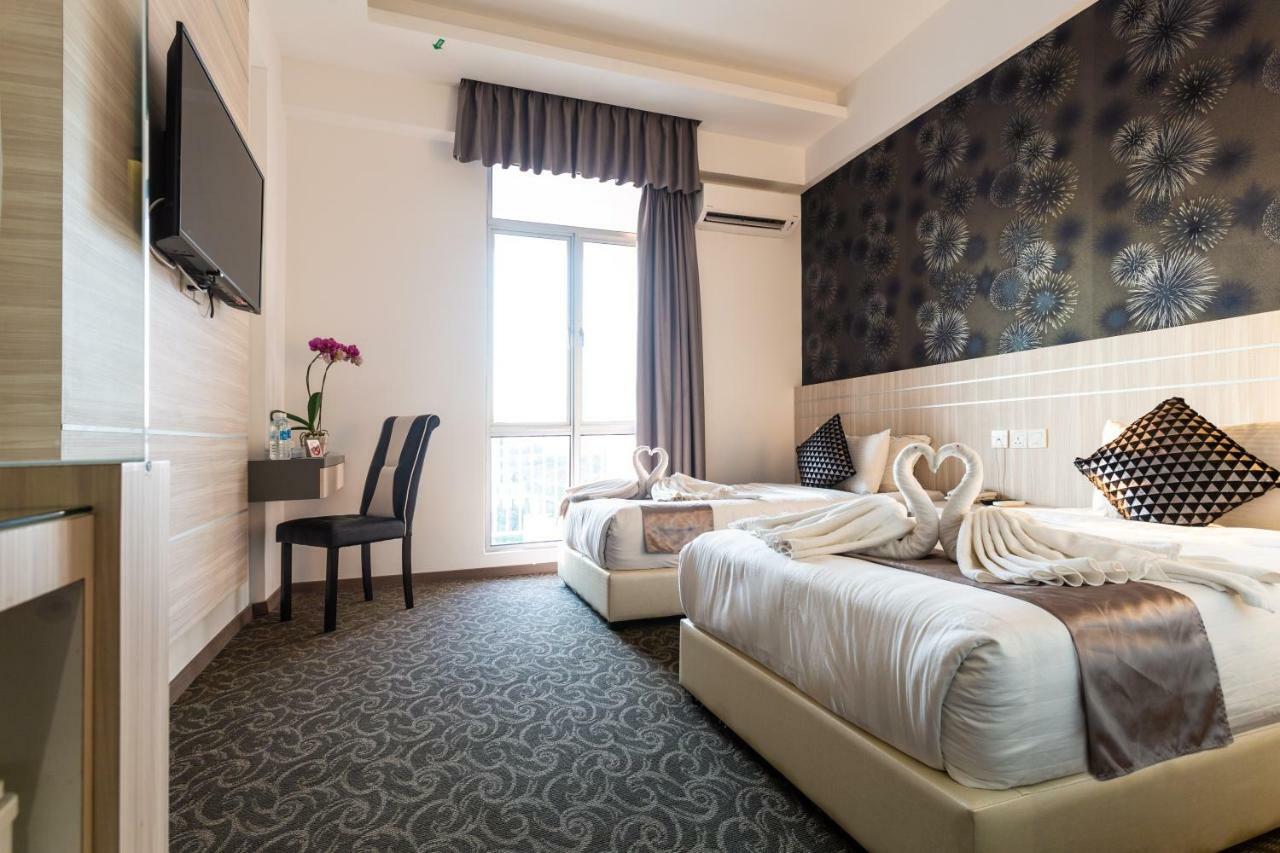 E-Red Hotel Melaka Экстерьер фото