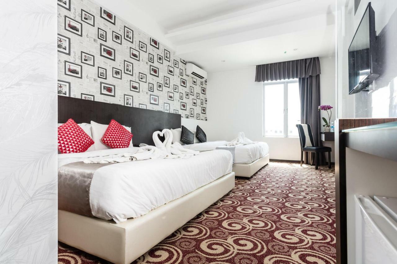 E-Red Hotel Melaka Экстерьер фото