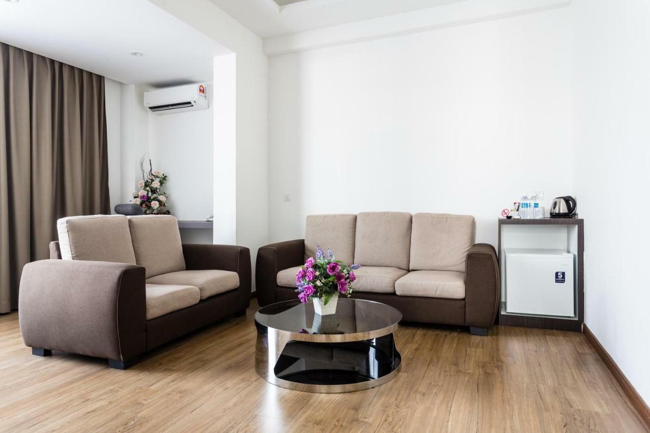 E-Red Hotel Melaka Экстерьер фото