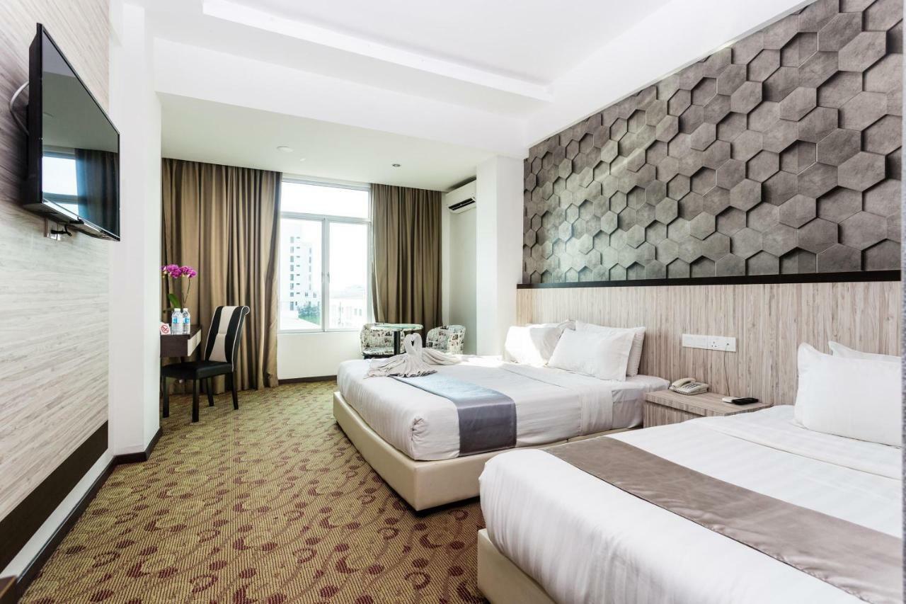 E-Red Hotel Melaka Экстерьер фото
