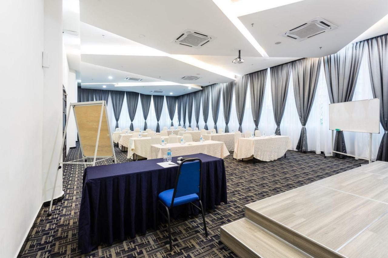 E-Red Hotel Melaka Экстерьер фото