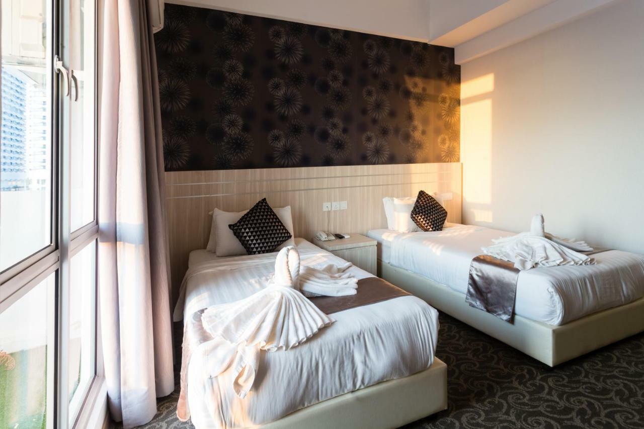 E-Red Hotel Melaka Экстерьер фото