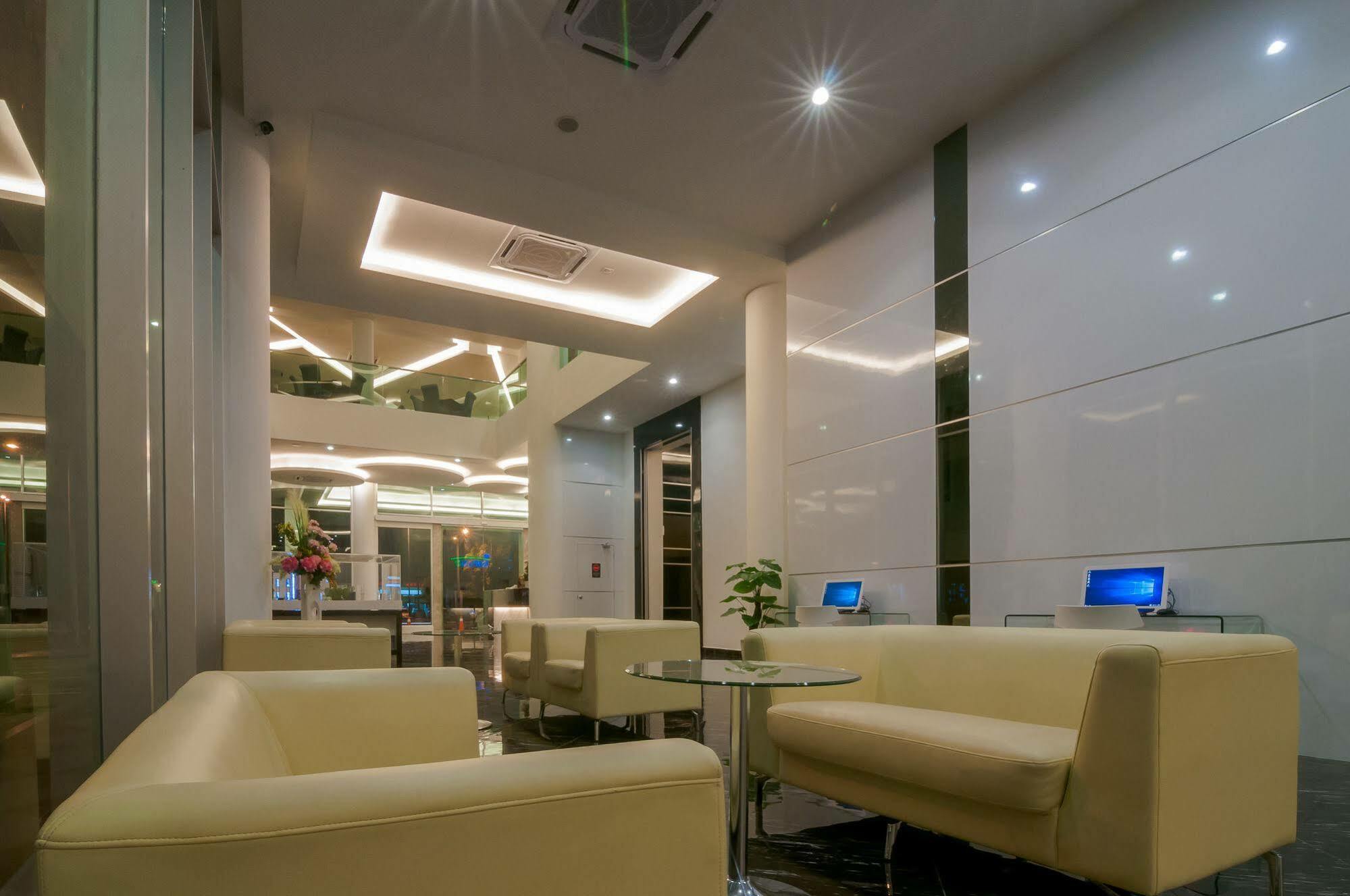 E-Red Hotel Melaka Экстерьер фото
